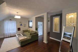 101-103 Spadina Rd in Toronto, ON - Building Photo