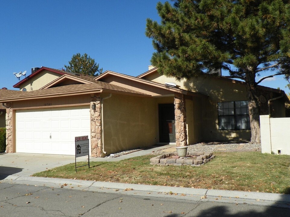 10705 Griffith Park Dr NE in Albuquerque, NM - Building Photo