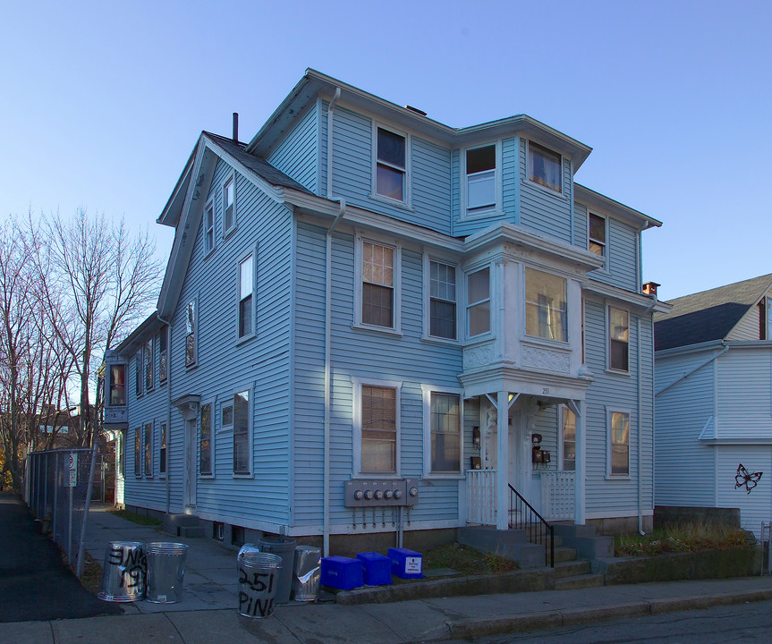 251 Pine St in Fall River, MA - Building Photo