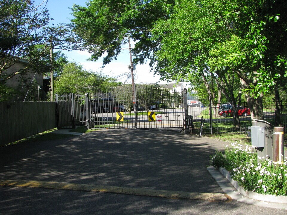 2800 July St, Unit 35 in Baton Rouge, LA - Building Photo