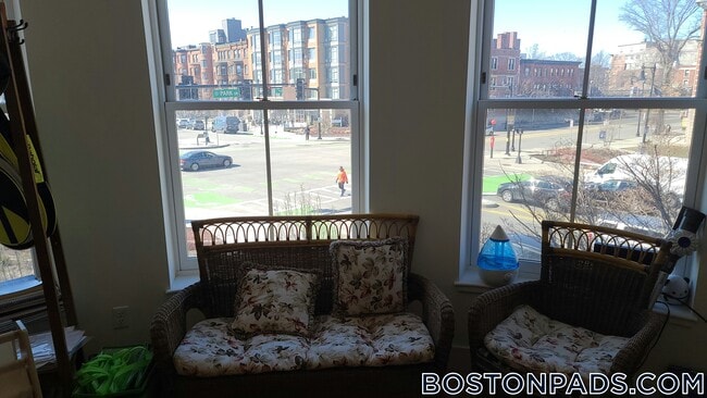 877 Beacon St in Boston, MA - Foto de edificio - Building Photo