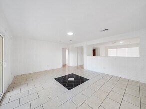 910 1/2 Oak St in Houston, TX - Building Photo - Building Photo