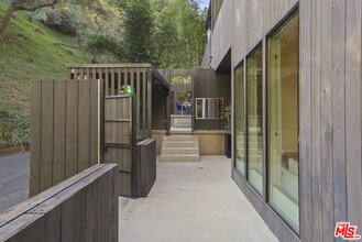 10072 Westwanda Dr in Beverly Hills, CA - Building Photo - Building Photo