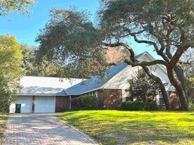 203 Priscilla Dr, Unit Entire Unit in Fort Walton Beach, FL - Building Photo