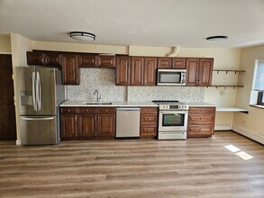 607 W Wrightwood Ave, Unit 614 in Chicago, IL - Building Photo - Building Photo