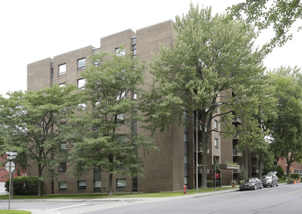 Parkview Apartments in Westmount, QC - Building Photo