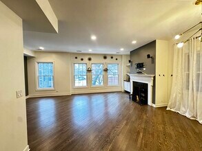 1547 N North Park Ave, Unit #2 in Chicago, IL - Foto de edificio - Building Photo