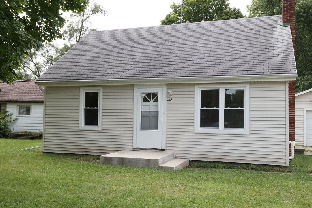 313 S Riverside Blvd in Goshen, IN - Building Photo