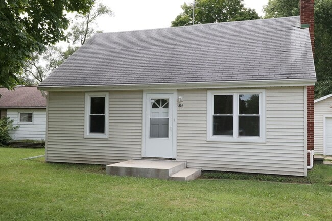property at 313 S Riverside Blvd