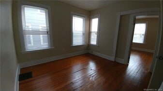 114 Cedar Hill Ave, Unit 1 in New Haven, CT - Building Photo