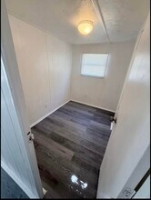 215 Weeks Rd in Cleburne, TX - Foto de edificio - Building Photo