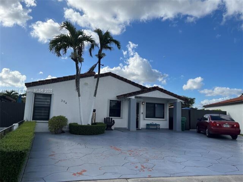 394 NW 133rd Ct in Miami, FL - Foto de edificio