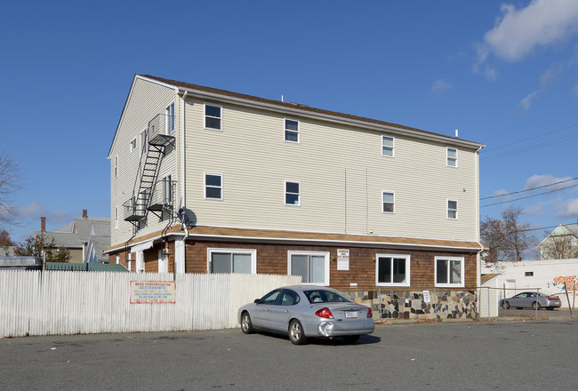 71 Lupine St in Pawtucket, RI - Foto de edificio - Building Photo