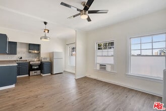2121 James M Wood Blvd in Los Angeles, CA - Building Photo - Building Photo