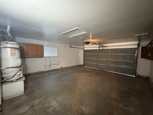 1421 E Bardsley Ave in Tulare, CA - Building Photo - Building Photo