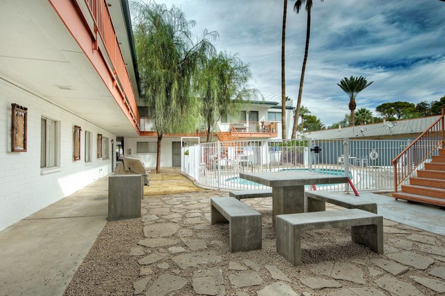 The Estates at Medlock in Phoenix, AZ - Building Photo - Building Photo