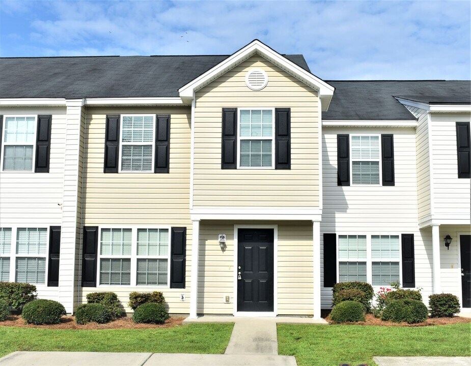 70 Bearing Cir in Port Wentworth, GA - Building Photo