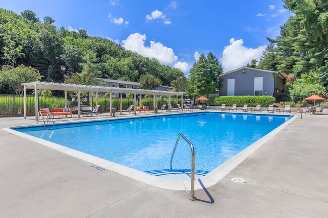 Pebble Creek Apartments in Roanoke, VA - Foto de edificio - Building Photo