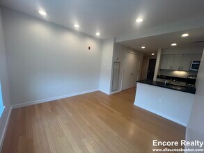 601 Albany St, Unit 601 in Boston, MA - Foto de edificio - Building Photo