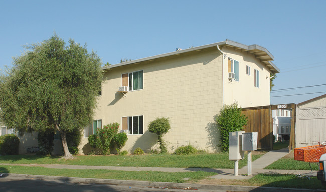 1805 Bradford Way in San Jose, CA - Foto de edificio - Building Photo