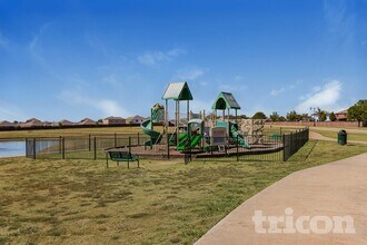 2057 Wildwood Dr in Forney, TX - Foto de edificio - Building Photo