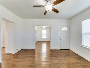 4118 Metropolitan Ave in Dallas, TX - Building Photo - Building Photo