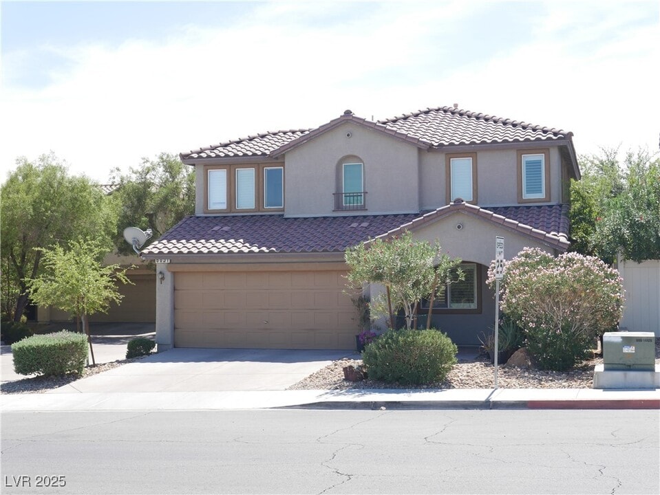 6051 W Dewey Dr in Las Vegas, NV - Building Photo