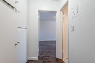 4324 Ventura Canyon Ave in Sherman Oaks, CA - Building Photo - Building Photo