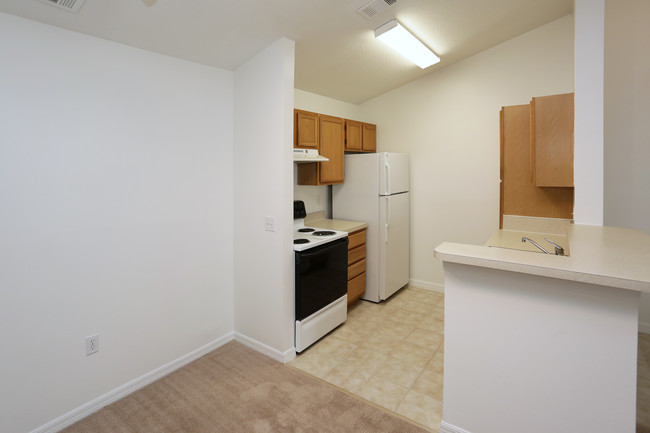 Hampton Point Apartments in Port Charlotte, FL - Building Photo - Interior Photo