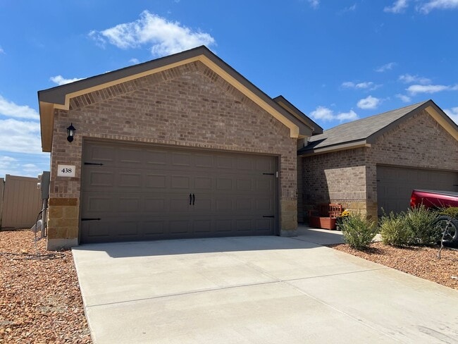 438 Emma Dr in New Braunfels, TX - Building Photo - Building Photo