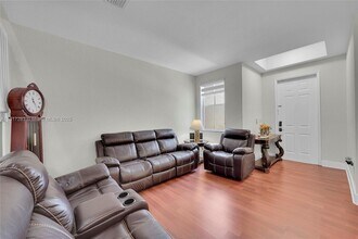 11467 NW 76th St in Doral, FL - Building Photo - Building Photo