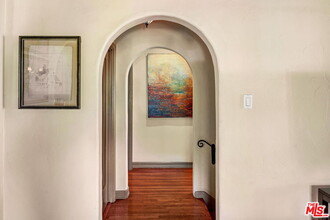 855 N La Jolla Ave in Los Angeles, CA - Building Photo - Building Photo