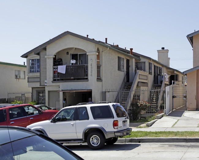 4324 51st St in San Diego, CA - Foto de edificio - Building Photo