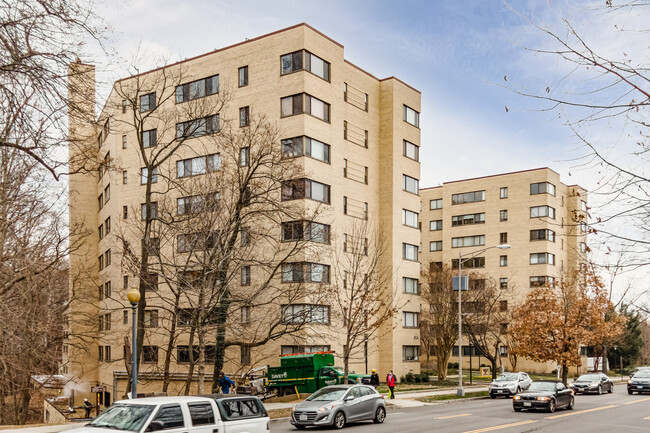 Wilshire Park Condominium in Washington, DC - Foto de edificio - Building Photo