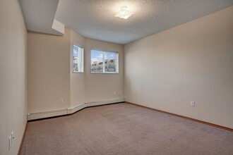 Windsor Terrace in Saskatoon, SK - Building Photo - Building Photo