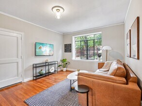 Cameron Court Apartments in Raleigh, NC - Building Photo - Building Photo