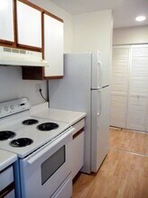 1806 Hemlock Pl, Unit 110 in Schaumburg, IL - Building Photo - Building Photo