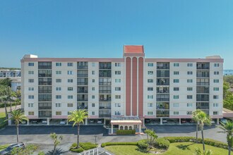 Imperial Cove Condominiums in Clearwater, FL - Foto de edificio - Building Photo