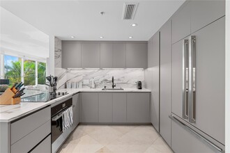 3400 SW 27th Ave, Unit 201 in Miami, FL - Building Photo - Building Photo