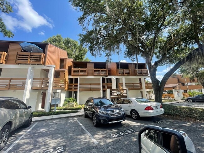 1638 SW 16th St in Gainesville, FL - Foto de edificio - Building Photo