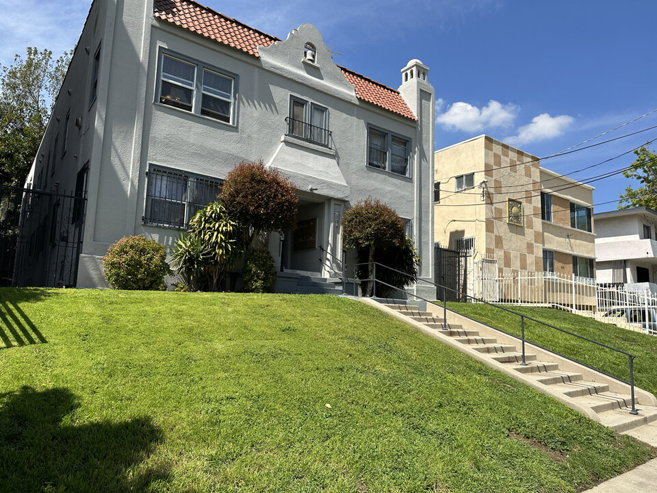 1423 N Martel Ave in Los Angeles, CA - Building Photo