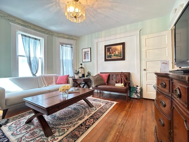 25 Montfern Ave, Unit 1