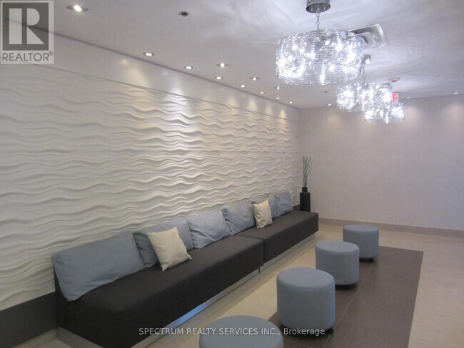 3865 Lake Shore Blvd W in Toronto, ON - Building Photo - Building Photo