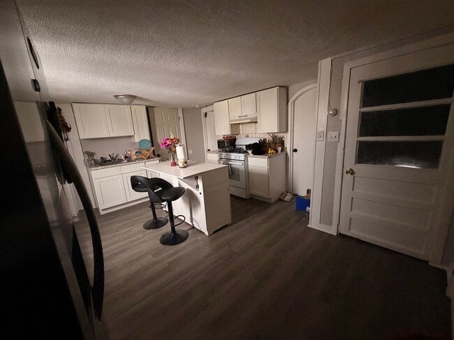 property at 366 Quinnipiac Ave