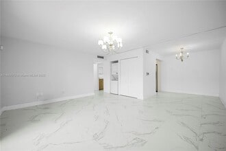 7105 Miami Lakes Dr in Miami Lakes, FL - Building Photo - Building Photo