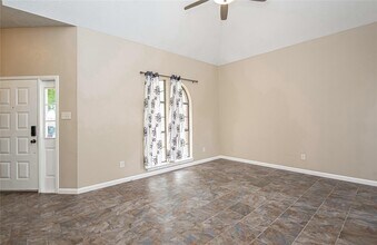 10131 Wayward Wind Ln in Houston, TX - Building Photo - Building Photo