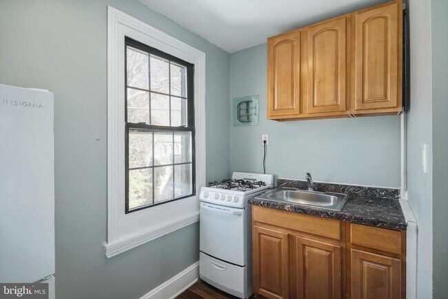 property at 184 E Huntingdon St
