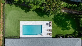 675 Yucca Rd in Naples, FL - Building Photo