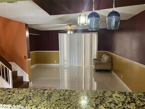 2333 SW 82nd Way in North Lauderdale, FL - Foto de edificio - Building Photo