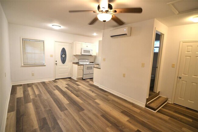 1 Graham St in Baytown, TX - Foto de edificio - Building Photo